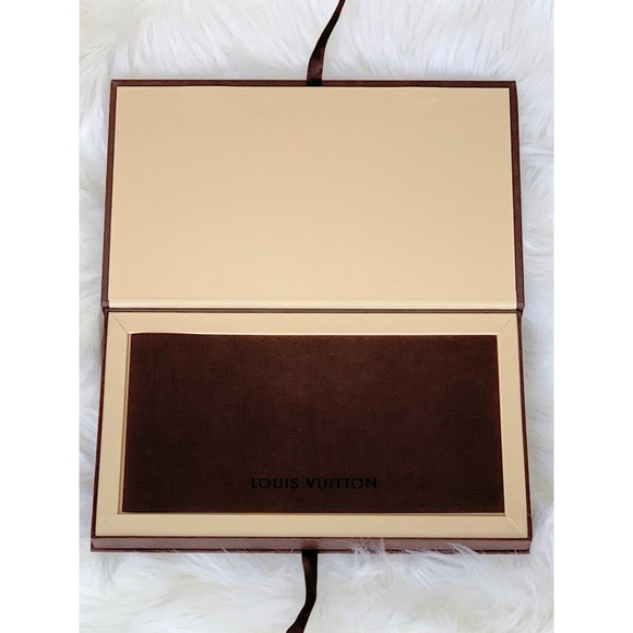 💯% Authentic Louis Vuitton Gift Card Box - Picture 3 of 3